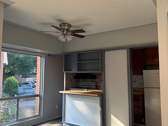 2nd image of 5226 Castlewood Rd APT D