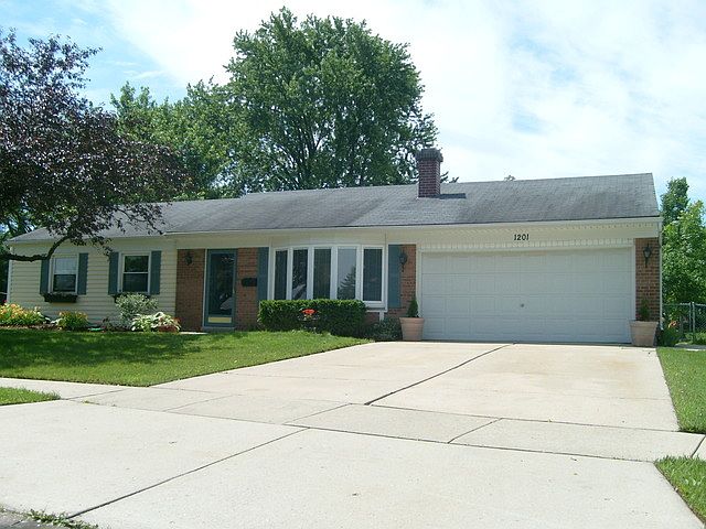 1st image of 1201 Roslyn Ln