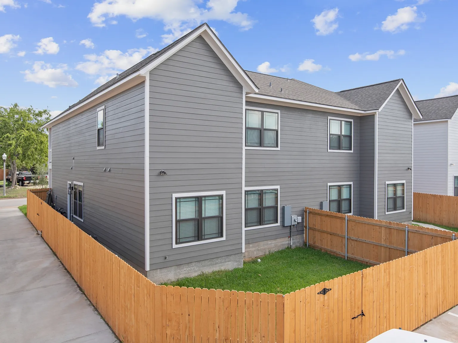 906 Fairview Avenue - B — Photo 2