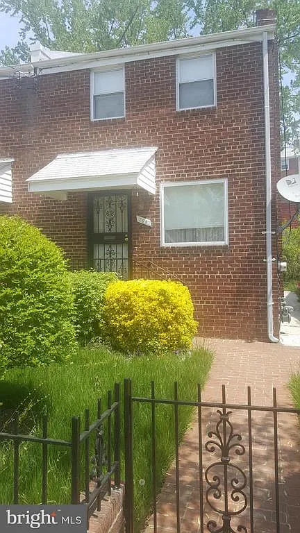 708 Burns St SE photo 1