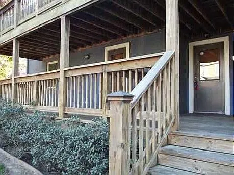 Large Deck - 562 Formwalt St SW
