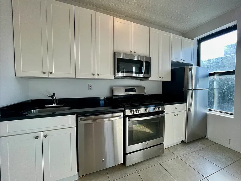 402 E 115th St #3 — Photo 3