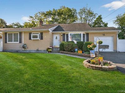 34 Oakley Drive, Huntington Station, NY, 11746