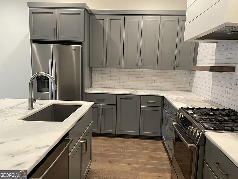 460 Heatherden Ave — Photo 7
