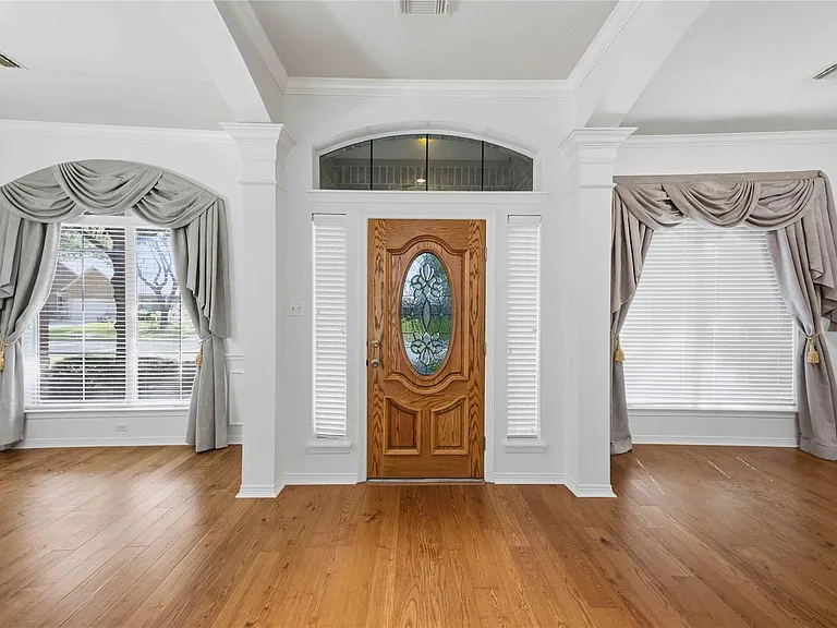 1511 Baldridge Ln — Photo 2
