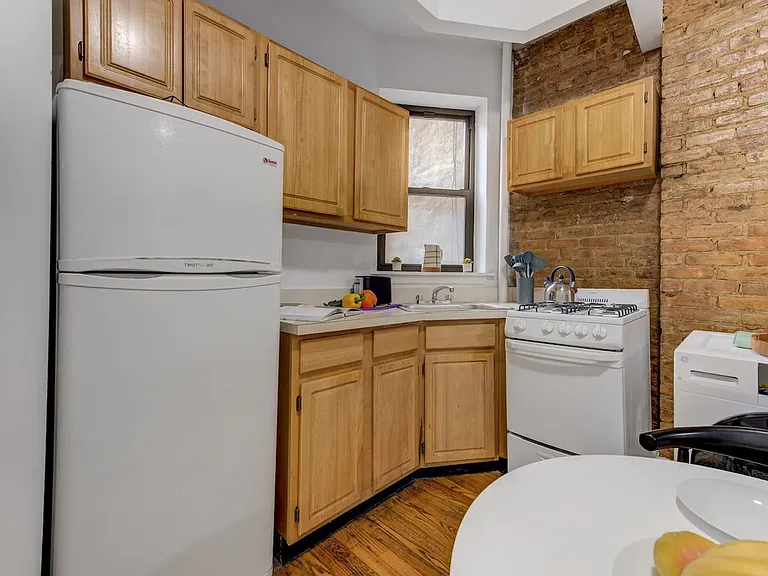 118 E 102nd St #2 — Photo 6