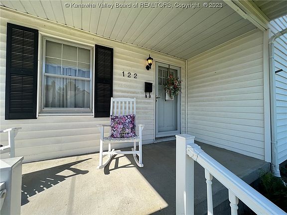 3rd image of 122 S Park Dr
