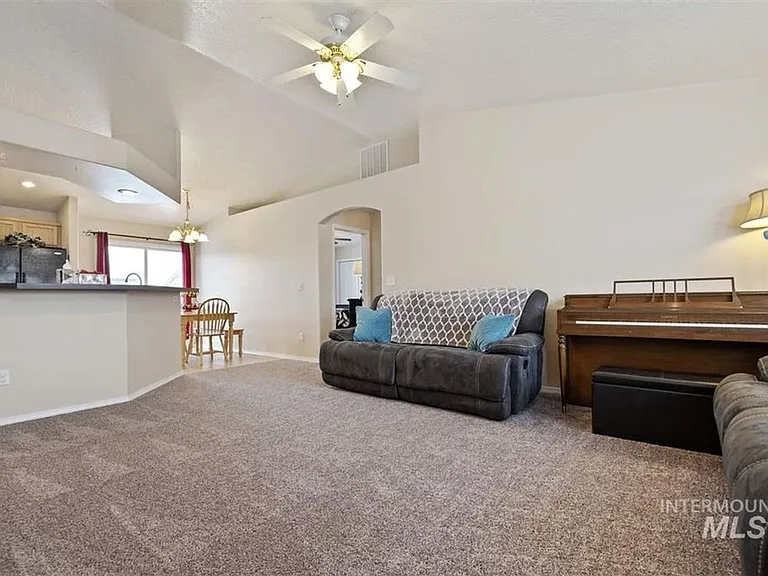1622 W Meffan Ave — Photo 7