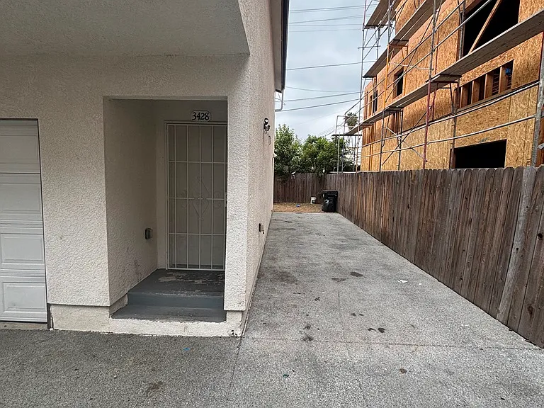 3428 S Norton Ave — Photo 14