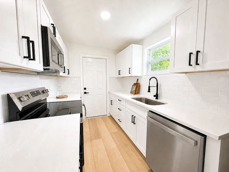 9142 Suncrest Blvd — Photo 7