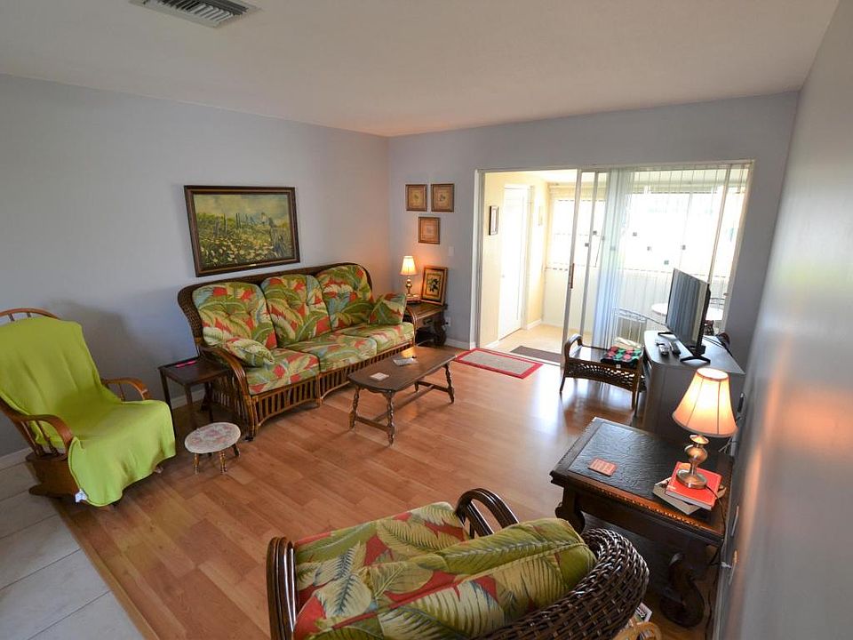 1st image of 2832 Crosley Dr W APT A