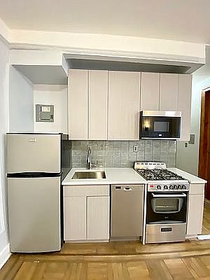 4th image of 495 Washington Ave APT 2D