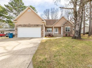 6200 Pinecrest Dr, Poplar Bluff, MO 63901
