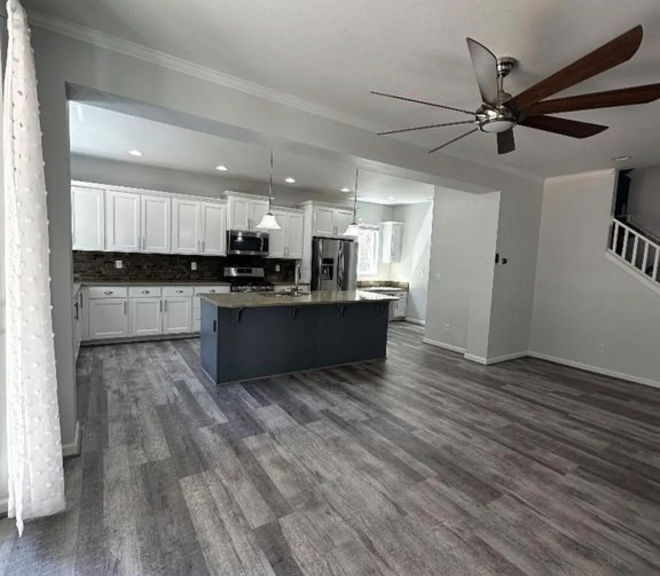 5 bed, 2710 sqft, $3,950 — Photo 3