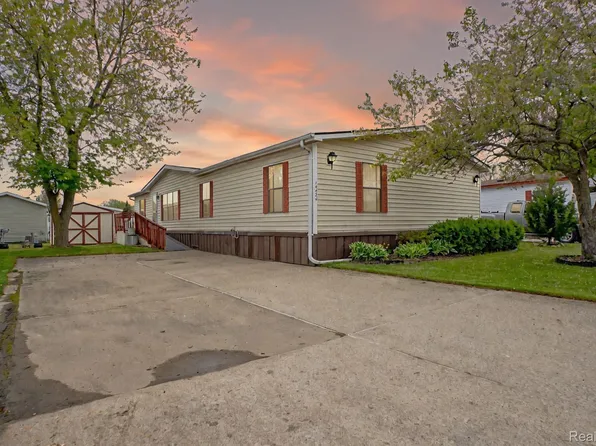14424 Grenwich Ct, Shelby Township, MI 48315