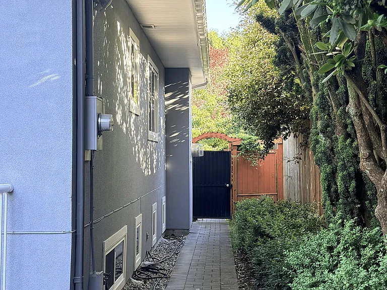 W 35th Ave — Photo 2