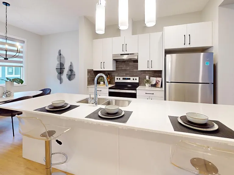 2035 Chalmers Way SW — Photo 3