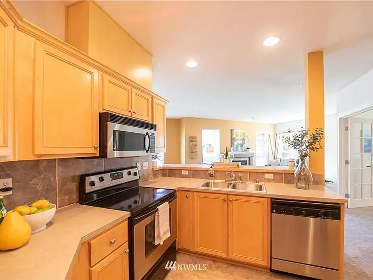 22615 NE Alder Crest Dr #102 — Photo 3