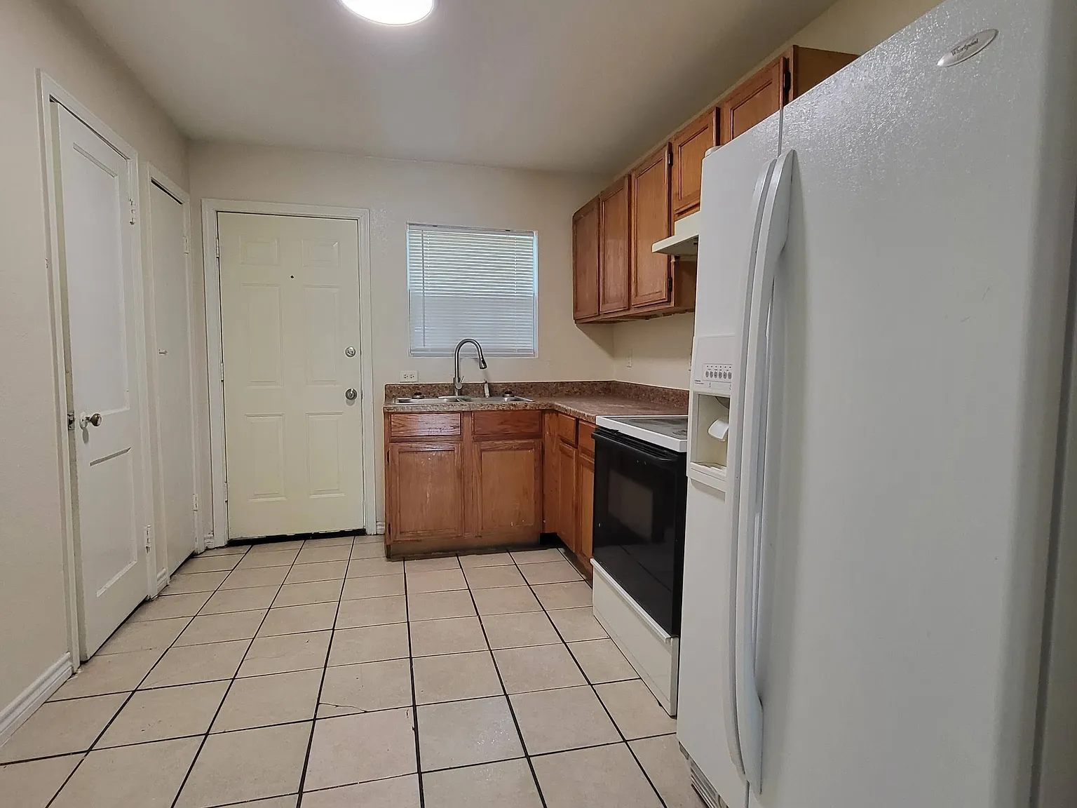 1613 Walton Walker Drive - B — Photo 3