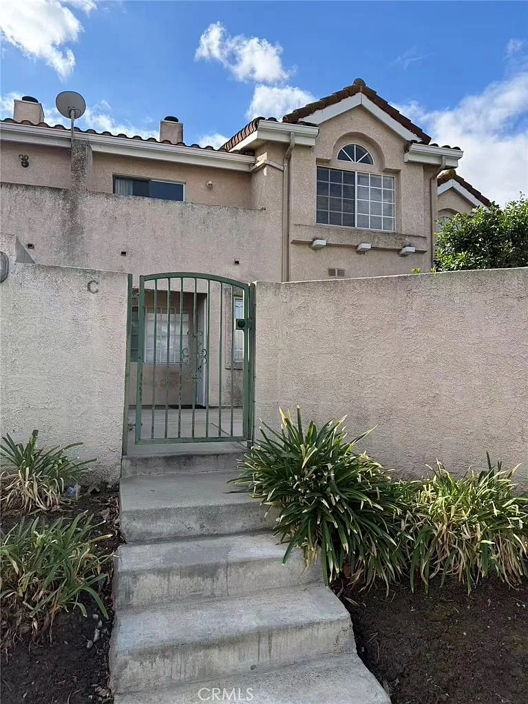 3 bed, 2.5 bath, 1307 sqft, $2,950 — Photo 2
