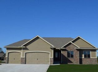 2232 Hearthstone Cir SW, Altoona, IA 50009