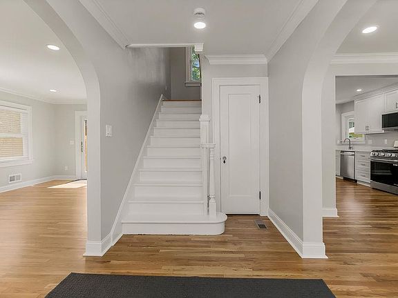 5th image of 809 W Gregory Blvd