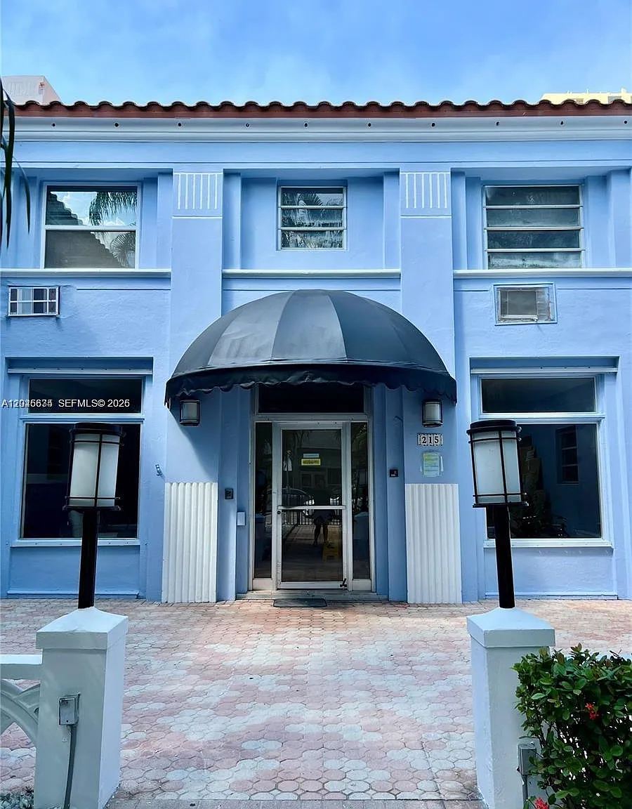 Carmel Villas Condo — Photo 1