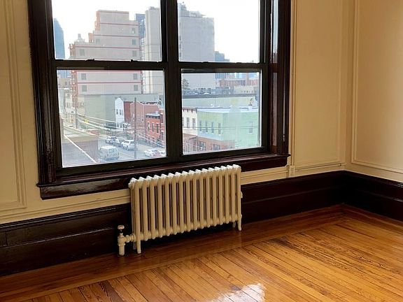 4th image of 3733 28th St #15
