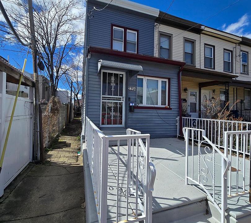 1st image of 2254 Pratt St