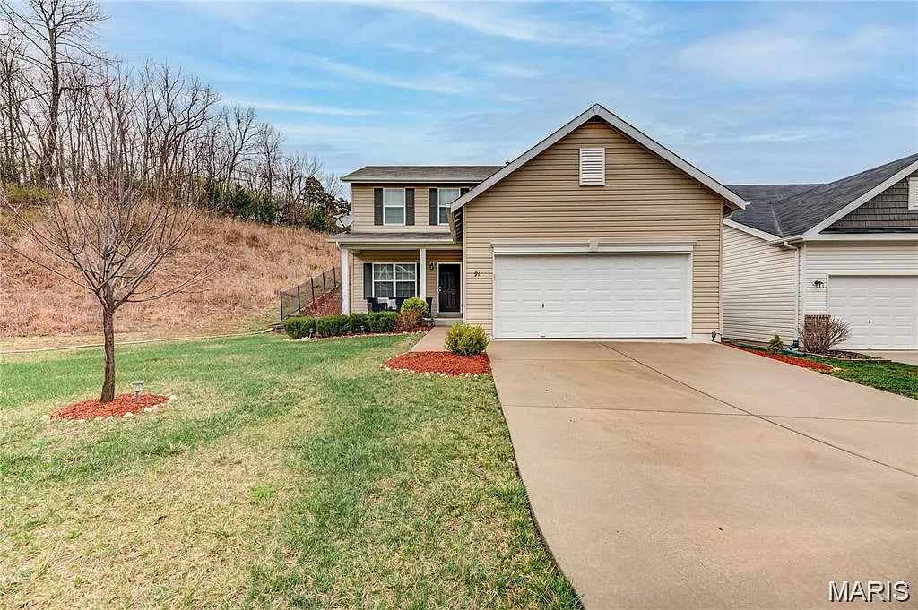 3 bed, 2.5 bath, 1720 sqft, $2,500 — Photo 1
