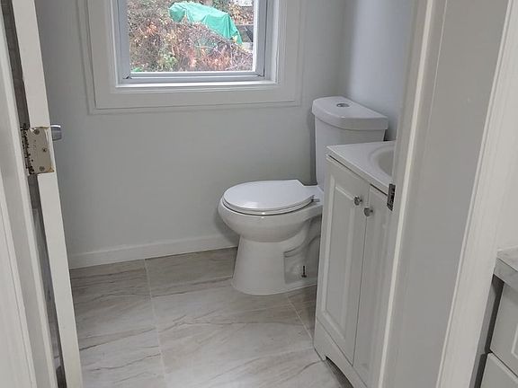 4th image of 117 Borden Ave #5