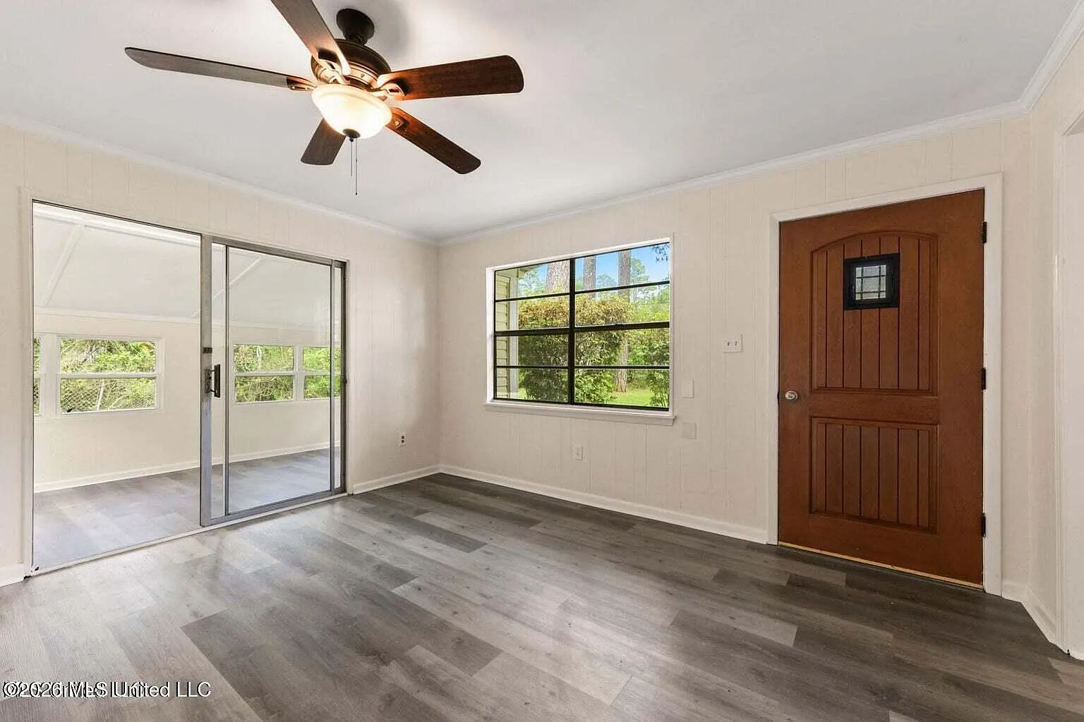 3 bed, 2.0 bath, 2138 sqft, $1,850 — Photo 2