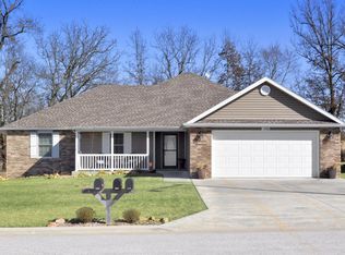 1260 N Chicago Ave, Bolivar, MO 65613