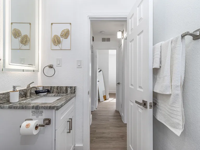 2701 W Saint Joseph St — Photo 11