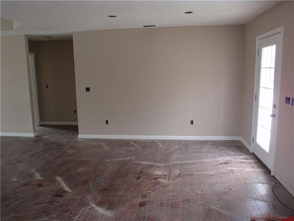 4th image of 260 Williamsburg Cir Lot 33