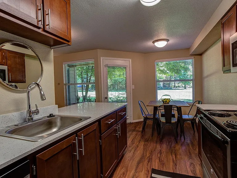 Commons at Creekside Apartments — Photo 4