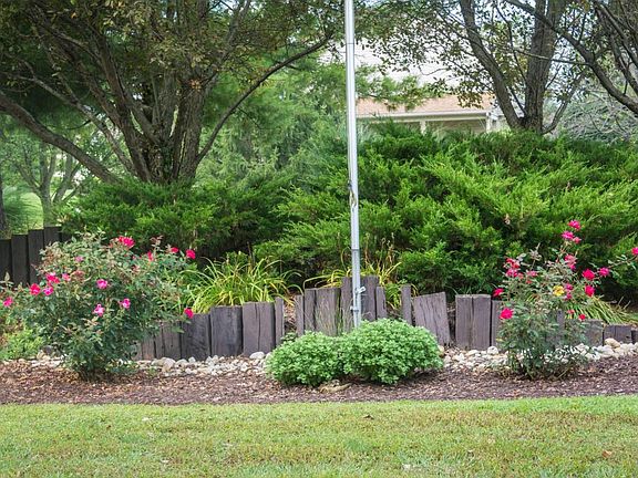 2nd image of 419 Golfview Dr