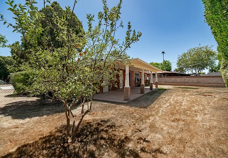 1946 E Rancho Dr — Photo 24
