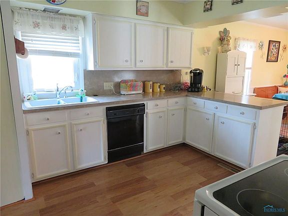 3rd image of 4092 Fremont Pike