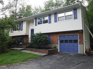 22 Eric Dr, Pearl River, NY 10965