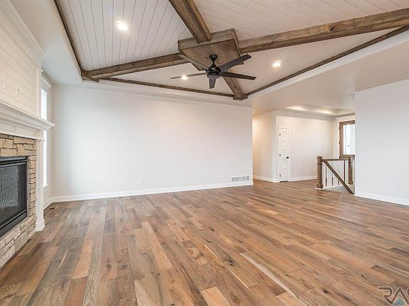 4th image of 8109 S Pinewood Ave