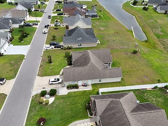 5th image of 208 Camrose Way