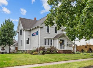 909 N 14th St, Manitowoc, WI 54220