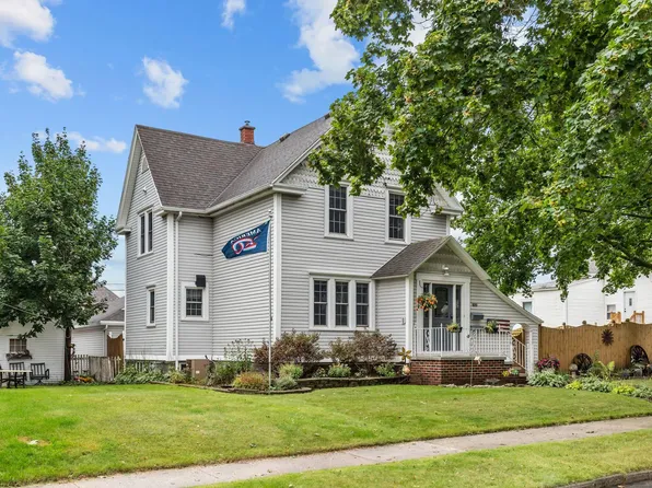 909 N 14th St, Manitowoc, WI 54220