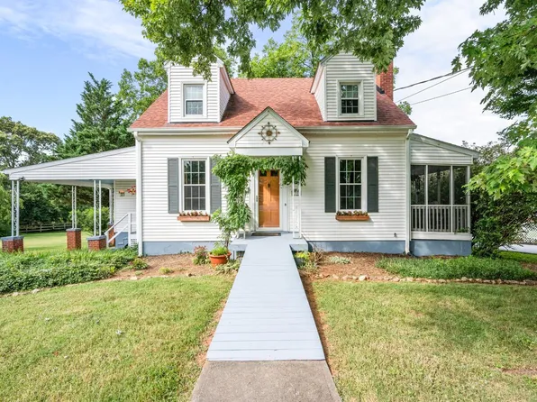 1231 Oakwood St, Bedford, VA 24523
