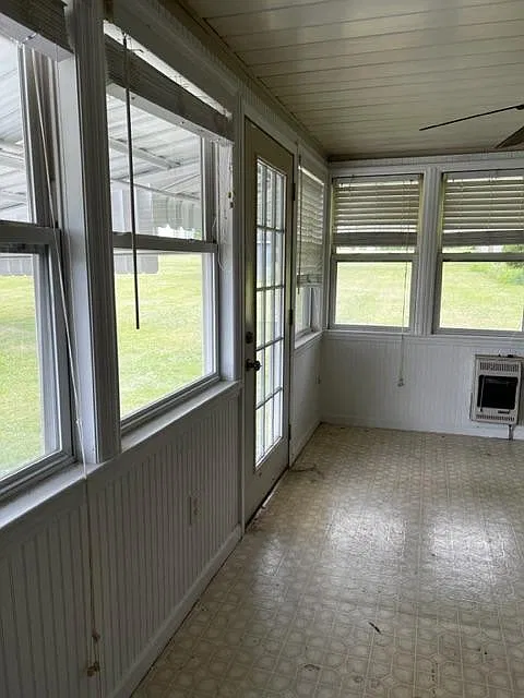 2 bed, 9999 sqft, $1,100 — Photo 2