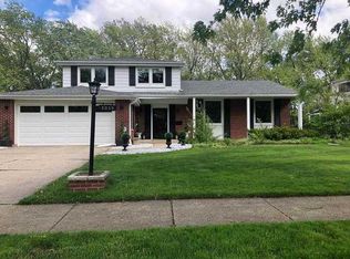 3039 Mary Kay Ln, Glenview, IL