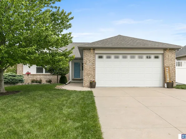 8020 Upton Grey Ln, Lincoln, NE 68516