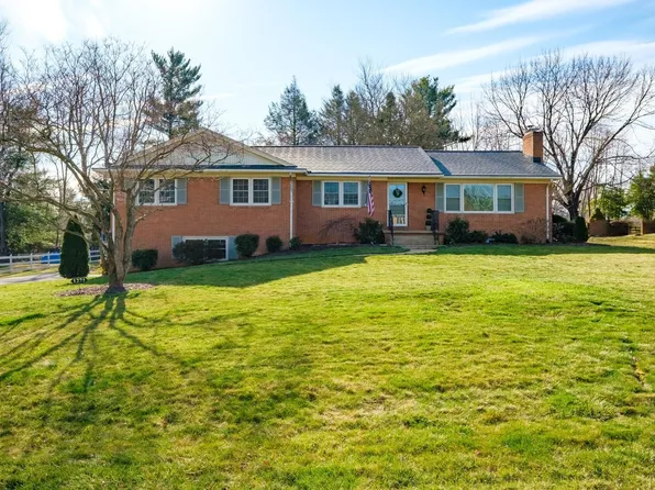 1271 Sunset Ln, Waynesboro, VA 22980