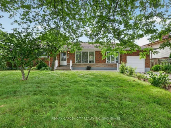 8 Champa Dr, Saint Catharines, ON L2M 3K2
